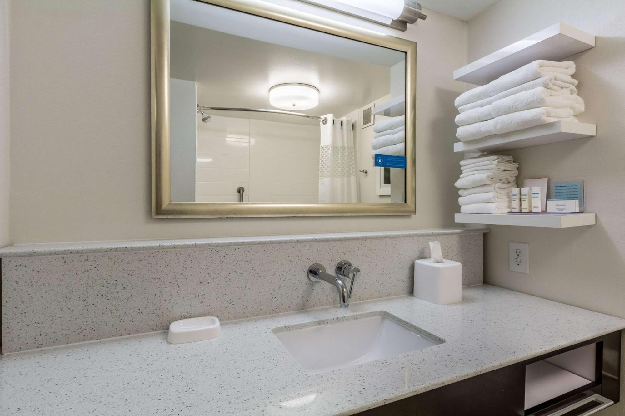 Hampton Inn Jackson Pearl Intrntl Airport Exteriör bild