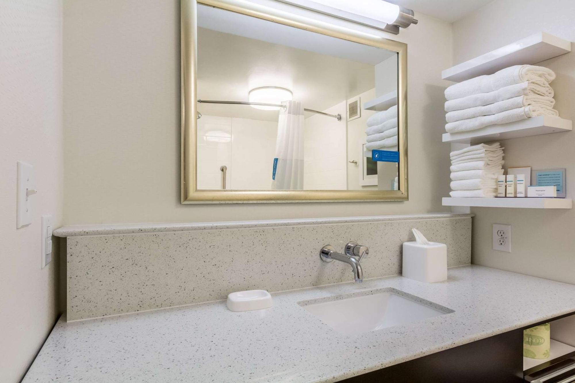 Hampton Inn Jackson Pearl Intrntl Airport Exteriör bild